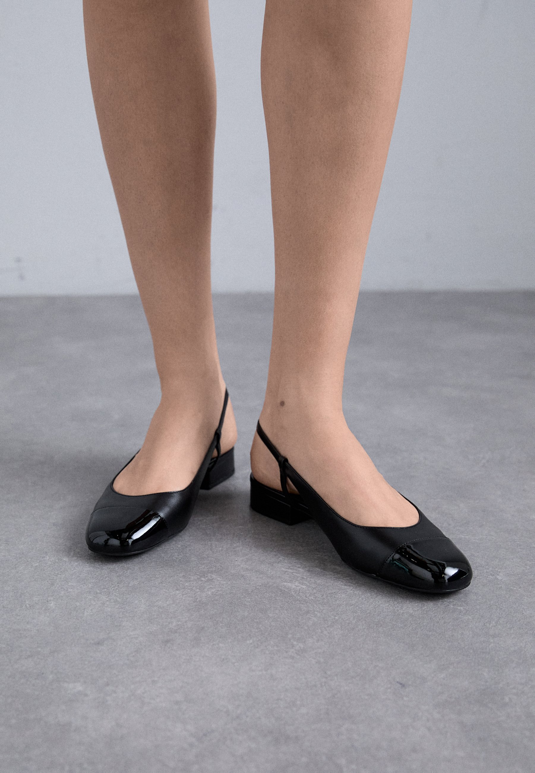 MICHAEL Michael Kors PERLA FLEX SLING FLAT - Slingback