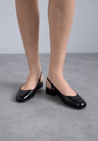 MICHAEL Michael Kors - PERLA FLEX SLING FLAT - Ballerine sling - black Immagine in miniatura 1