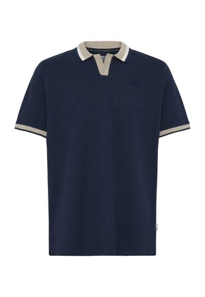 Polo blu navy a maniche corte con colletto e bordi delle maniche beige, con un piccolo logo ricamato sul petto a sinistra.