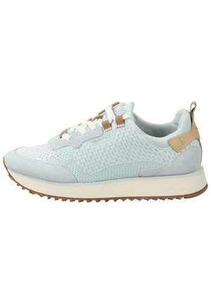 Hellblaue Sneaker aus Mesh und Wildleder, mit cremigen Akzenten, strukturiertem Design und einer Gummisohle mit einer Profilierung.