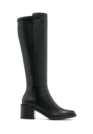 Stivale in pelle nera alto fino al ginocchio con una finitura testurizzata, tacco a blocco e punta rotonda. Design semplice senza decorazioni o motivi.