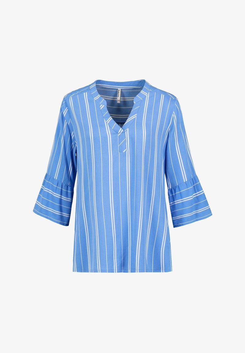 Bluse mit blauen Streifen, V-Ausschnitt, Rüschensleeves in Dreiviertellänge und lockerer Passform. Hergestellt aus leichtem Stoff mit vertikalen weißen Streifen.