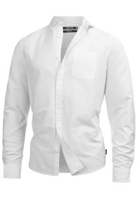 Chemise blanche à manches longues en coton avec une poche poitrine, col classique. Texture lisse, coupe ajustée.