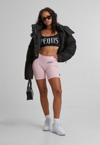 PEQUS LOGO BIKER  - Rövidnadrágok - rose