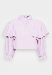 Top cropped lilás com gola alta, mangas bufantes com detalhes em babados e um design franzido nos ombros. Textura de tecido suave.
