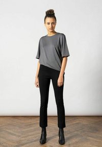 RESIDUS LOU  - Broek - black