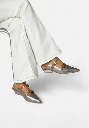 Alma en Pena, Mules de tacón - silver