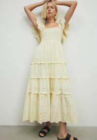 Next REGULAR FIT - Maxikleid - yellow
