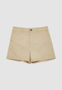 Pantaloni corti in cotone beige con fronte piatto, tasche laterali e chiusura a un bottone. Presenta un orlo arrotolato e una consistenza liscia.