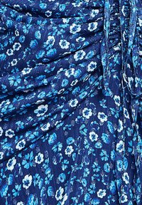 Goddiva PRINTED WRAP HIGH AND LOW MAXI - Vestito elegante - navy