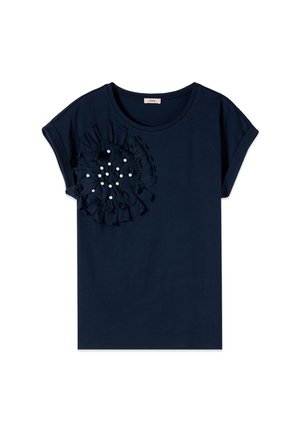 Camicia blu navy a maniche corte con scollo rotondo e dettaglio di fiore in tessuto con piccole perline bianche sul petto sinistro.