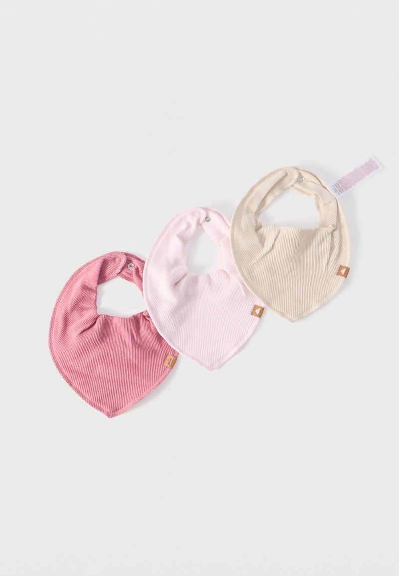 Trois bavoirs pour bébé en tissu côtelé rose, rose clair et beige avec des fermetures à pression, disposés sur un fond blanc.