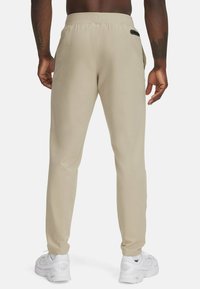 Under Armour UNSTOPPABLE - Pantaloni sportivi - city khaki