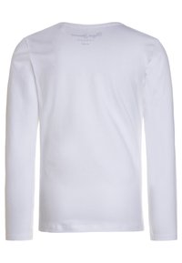 T-shirt bianco a maniche lunghe, realizzato in cotone. Caratterizzato da un collo rotondo e una trama liscia. Nessun motivo o decorazione visibile.
