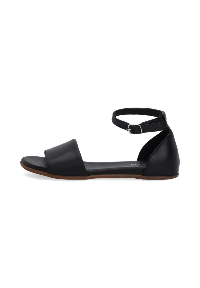 Schwarze flache Sandalen mit minimalistischem Design. Sie verfügen über einen Knöchelriemen, eine offene Zehenpartie und sind aus glattem Leder gefertigt. Gummisohle mit leichter Struktur.