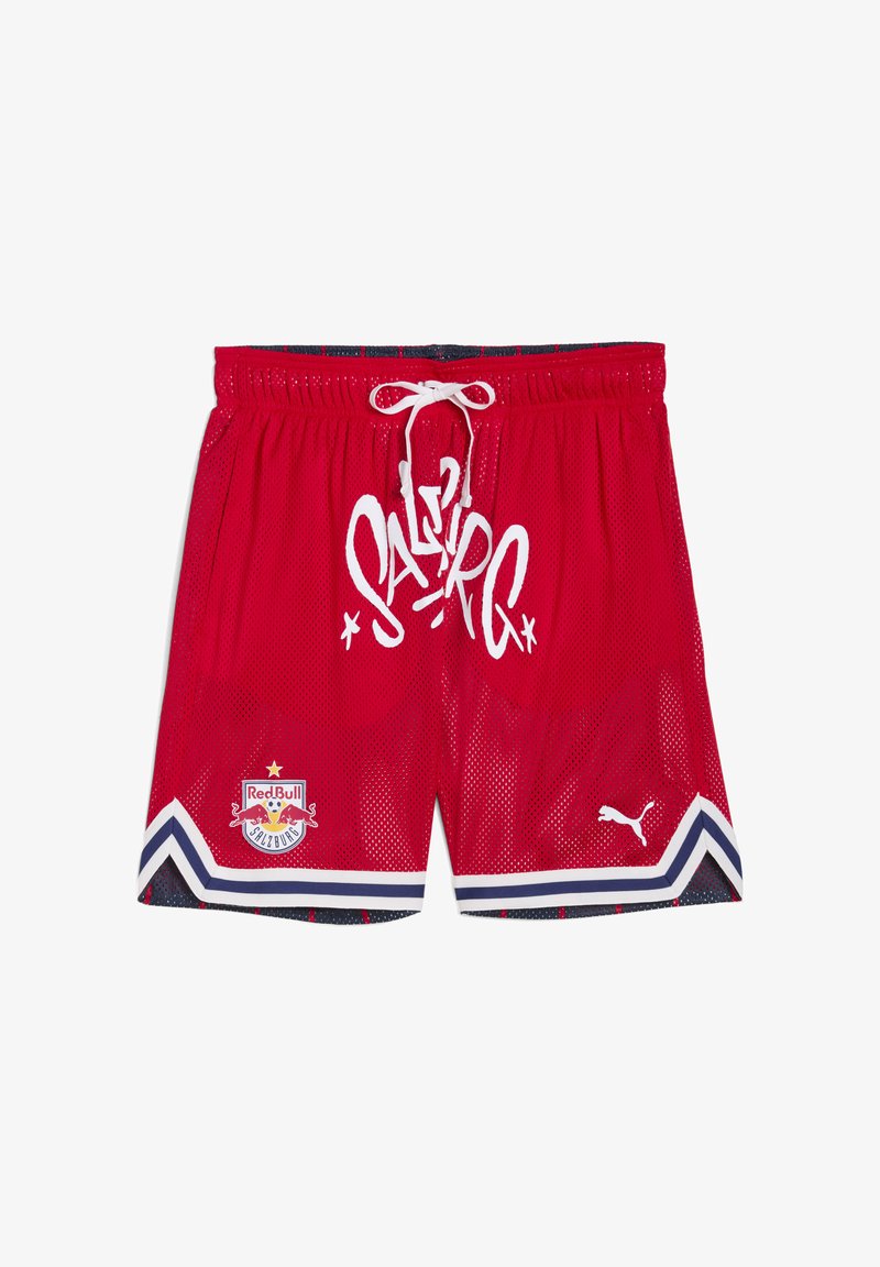 Rote Mesh-Sportshorts mit weißem Kordelzug, Graffiti-Text "Salzburg", Logo von Red Bull Salzburg, Puma-Logo und Chevron-Streifenverzierung.