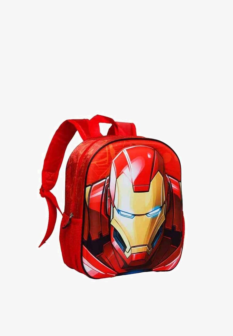 Mochila roja con un gran gráfico de Iron Man. Hecha de material sintético, cuenta con correas ajustables y un asa superior para llevar.