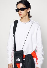 The North Face ZUMU CREW - Camisola - white
