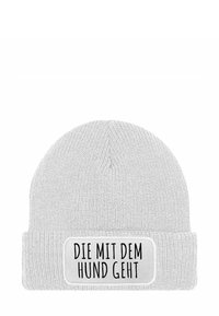 Light gray knitted beanie with a rolled brim, featuring a rectangular white patch that displays the text "DIE MIT DEM HUND GEHT" in black.