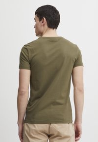 Casual Friday CFLINCOLN - T-shirt basic - burnt olive