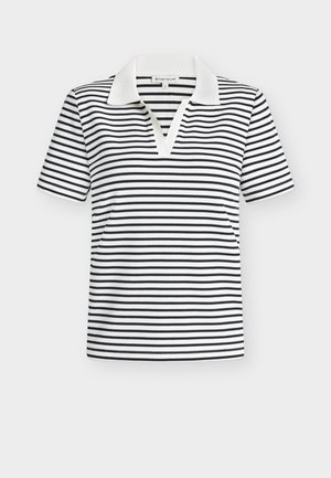 Mustvalge triibuline polosärk, millel on kontrastne valge krae, lühikesed varrukad ja V-kaelus. Tekstuuriga kangas.