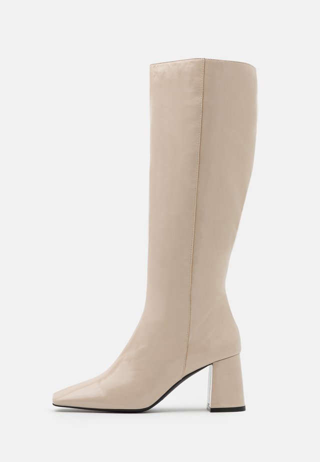 Botas - arce