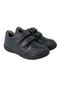 Zapatos de cuero negro con dos correas de Velcro, punta redondeada y acentos texturizados en la parte delantera. Presentan una suela de goma duradera.