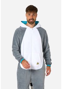 Monos gris con un panel frontal blanco, capucha y un logo de plátano. Presenta una textura suave, bolsillos laterales y puños coloridos.