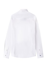 Biała koszula z długim rękawem, gładki materiał, klasyczny kołnierzyk, mankiety na guziki oraz prosty krój bez wzorów i ozdób.