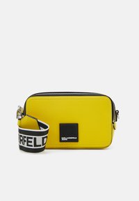 Nije odabrano, cyber yellow