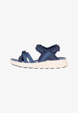 Blaue und marineblaue Kinder-Offenzehensandale mit verstellbaren Riemen und gepolsterter weißer Sohle, seitlich auf weißem Hintergrund gezeigt.