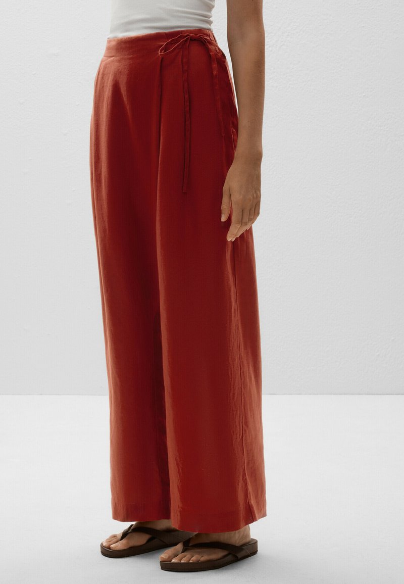 OYSHO - LINEN WIDE STRAIGHT-LEG WITH WRAP SARONG - Nohavice - dark red, Zväčšiť
