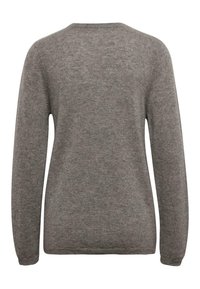 Grau gestrickter Pullover mit rundem Halsausschnitt und langen Ärmeln. Weiche Textur, schlichtes Design und keine sichtbaren Muster oder Akzente.