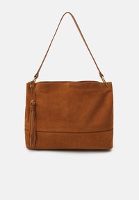 Brun ruskinds tote taske med en knyttet kvast-detalje, enkelt læderstrop og en syet detalje langs bunden for ekstra tekstur.