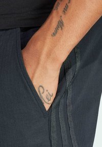 adidas Originals Cargobroek - black