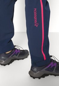 Norrøna FALKETIND HEAVY DUTY PANTS - Calças para exterior - indigo night/honeysuckle