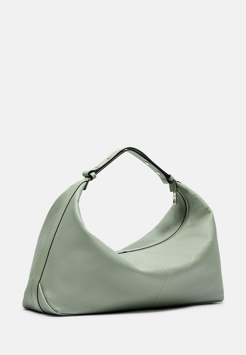 Mintgrünes Leder-Umhängetasche mit einzigartiger geschwungener Form, akzentuiert durch einen kontrastierenden schwarzen Reißverschluss und Metallbeschläge. Weiche Textur.