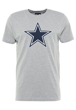 Graues Baumwoll-T-Shirt mit einem großen grafischen navyblauen Stern in der Mitte. Kurze Ärmel und Rundhalsausschnitt. Weiche Textur.