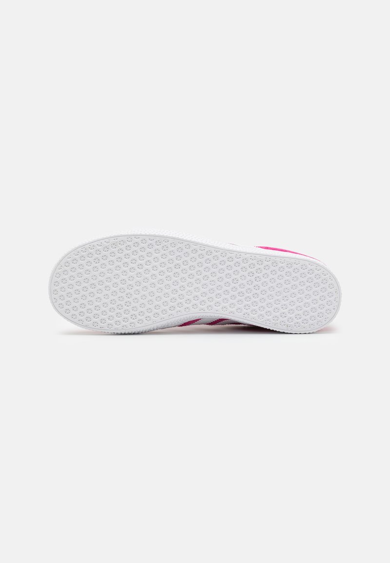 adidas Originals GAZELLE UNISEX - Baskets basses - semi lucid  fuchsia/footwear white/gold metallic/rose - ZALANDO.FR