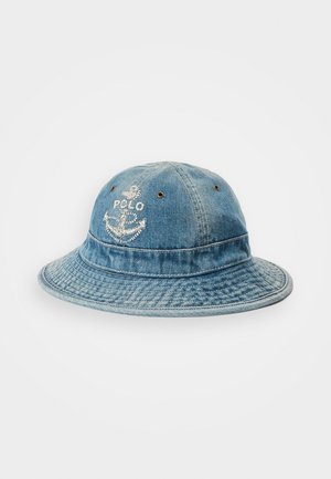 Chapeau bob en denim avec ancre brodée et texte « POLO », doté d'un bord cousu et d'œillets métalliques pour la ventilation.