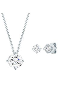 Set di gioielli in argento composto da una collana con pendente che presenta una grande pietra tonda e chiara, accompagnata da orecchini a perno con pietre rotonde più piccole.
