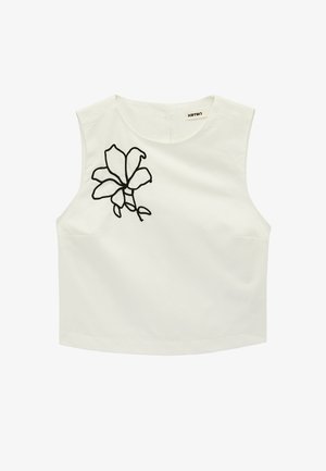 Top corto blanco sin mangas con cuello redondo y diseño floral delineado en negro en el hombro izquierdo.