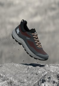 Επιλέχθηκε, plum/black