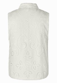 Weiße ärmellose Bluse mit Blumenstickerei und wirbelnden Mustern, aus strukturiertem Stoff und zarter Borte am Ausschnitt.