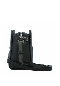 Schwarze Ledertasche mit einem Reißverschluss, rechteckiger Form, grünem Tragegurt und silbernem Zubehör. Glatte Textur mit minimalistischem Design.