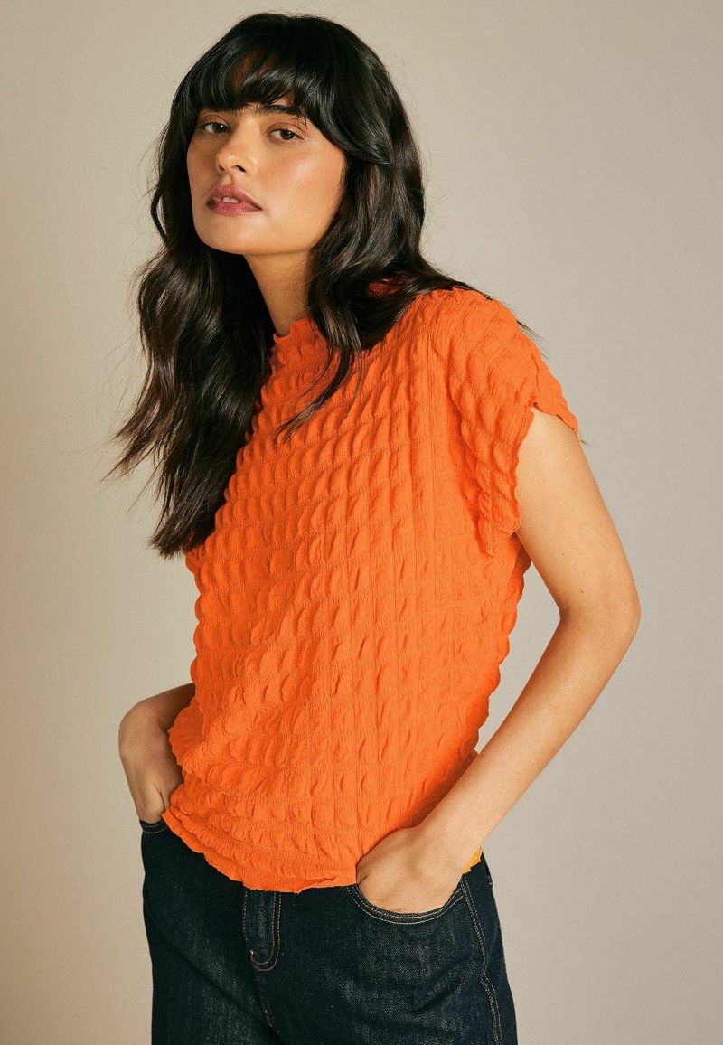 Next SHORT SLEEVE REGULAR FIT - T-shirt med print - orange