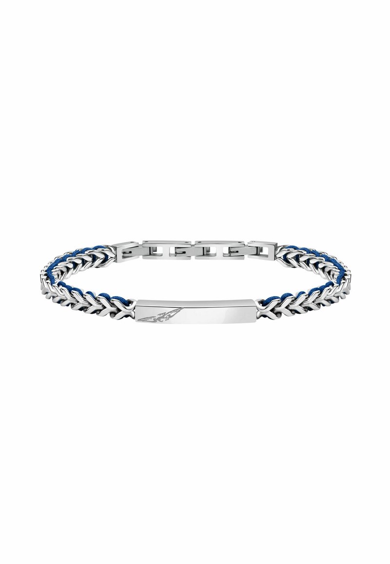 Bracciale in metallo con elementi in tono argento e un accento centrale intrecciato blu, dotato di una piastra rettangolare liscia per la personalizzazione.