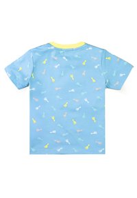 T-shirt azzurro chiaro con maniche corte, caratterizzato da un motivo vivace di piccoli design di spatole in giallo, rosa e verde. Collo giallo.