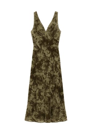 Vestido verde oliva con escote en V, sin mangas, con un patrón floral texturizado y una falda fluida que llega a la mitad de la pantorrilla.