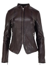Giacca di pelle marrone con colletto rialzato, zip frontale, dettagli a costine sulle spalle e due tasche laterali con zip; texture liscia, design aderente.